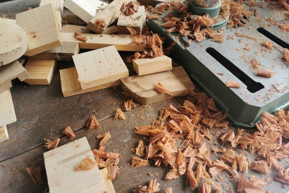 A woodworking machine efficiently cuts wood on a table, showcasing precision in craftsmanship and design.